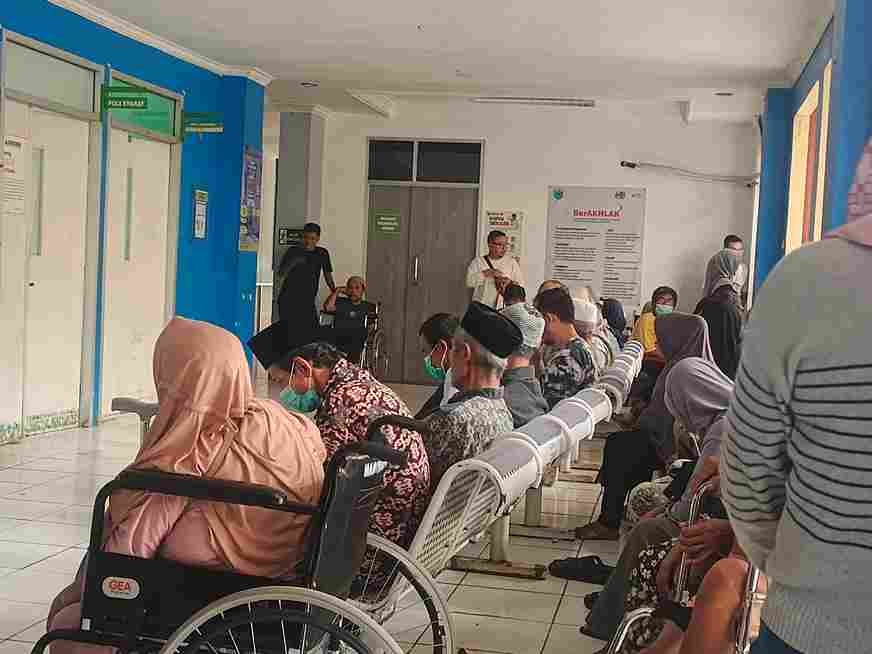 Pasien Poli Syaraf RSUD Berkah Keluhkan Kedatangan Dokter Sering Telat