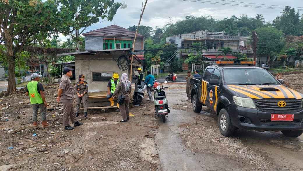 Diduga Belum Miliki Izin, Satpol PP Sambangi Pembangunan Gudang Semen 