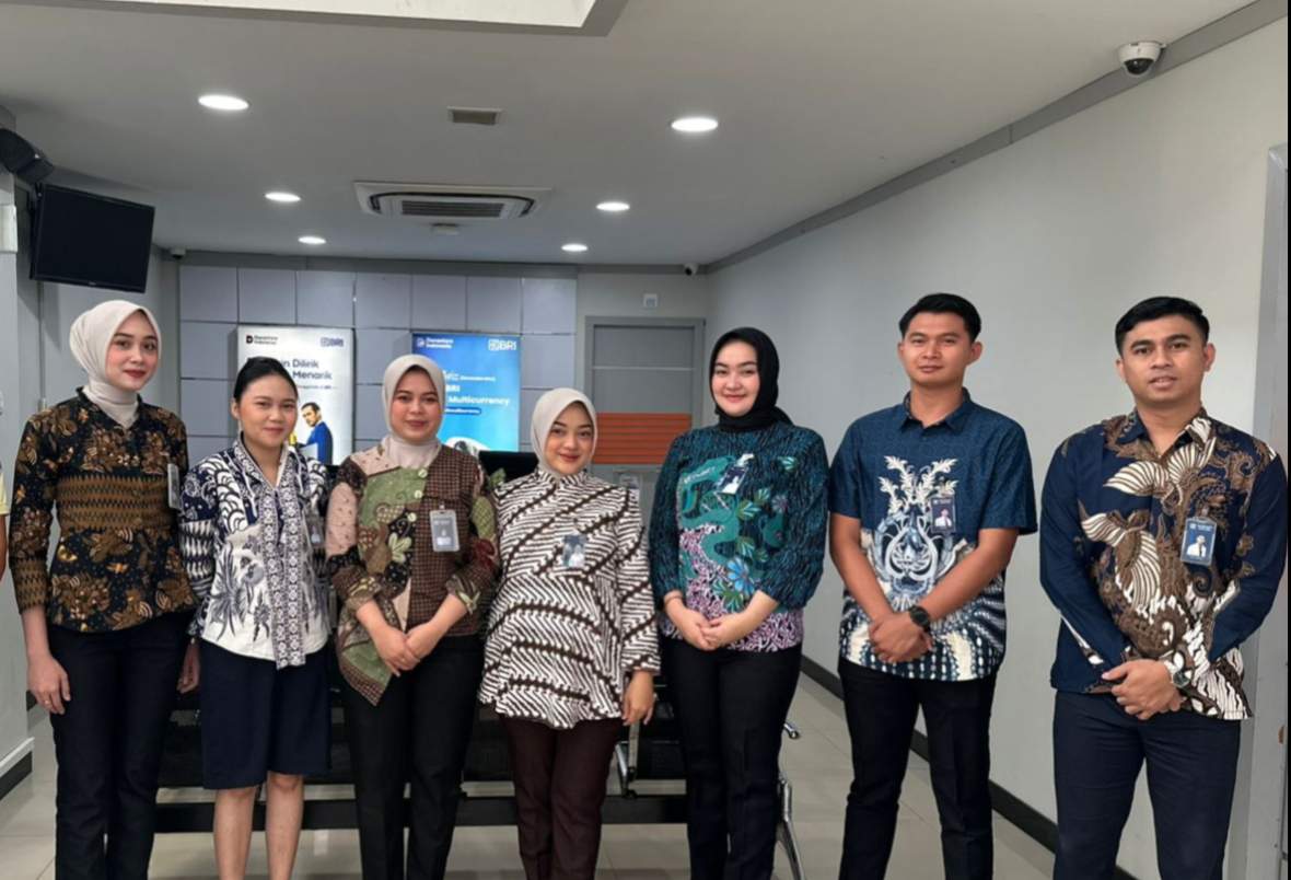 Peringati Hari Batik Nasional, Pimpinan dan Karyawan Bank BRI Pandeglang Kenakan Batik