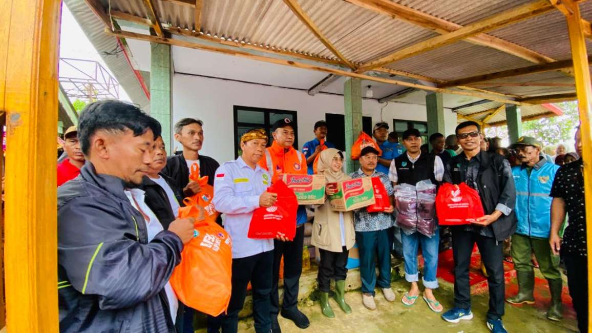 Peduli Korban Banjir, Bupati NDS bersama Kesti TTKKDH Turun Langsung Salurkan Bantuan