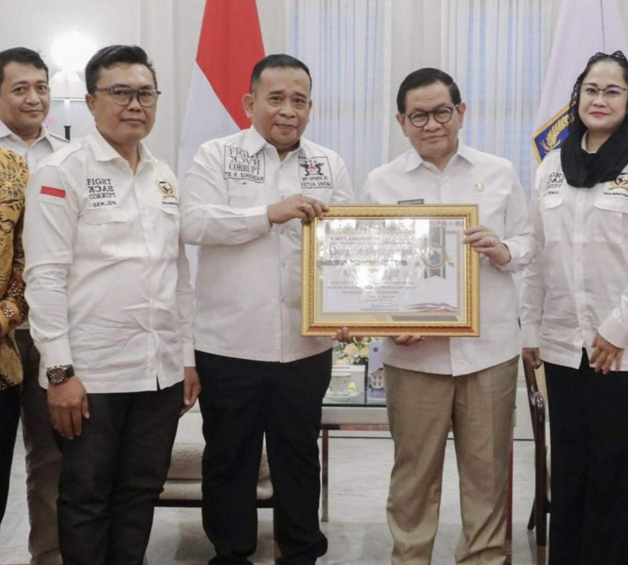 Bukti Kepemimpinan Berorientasi Pelayanan Publik, Pramono Anung Terima BPI KPNPA RI Award