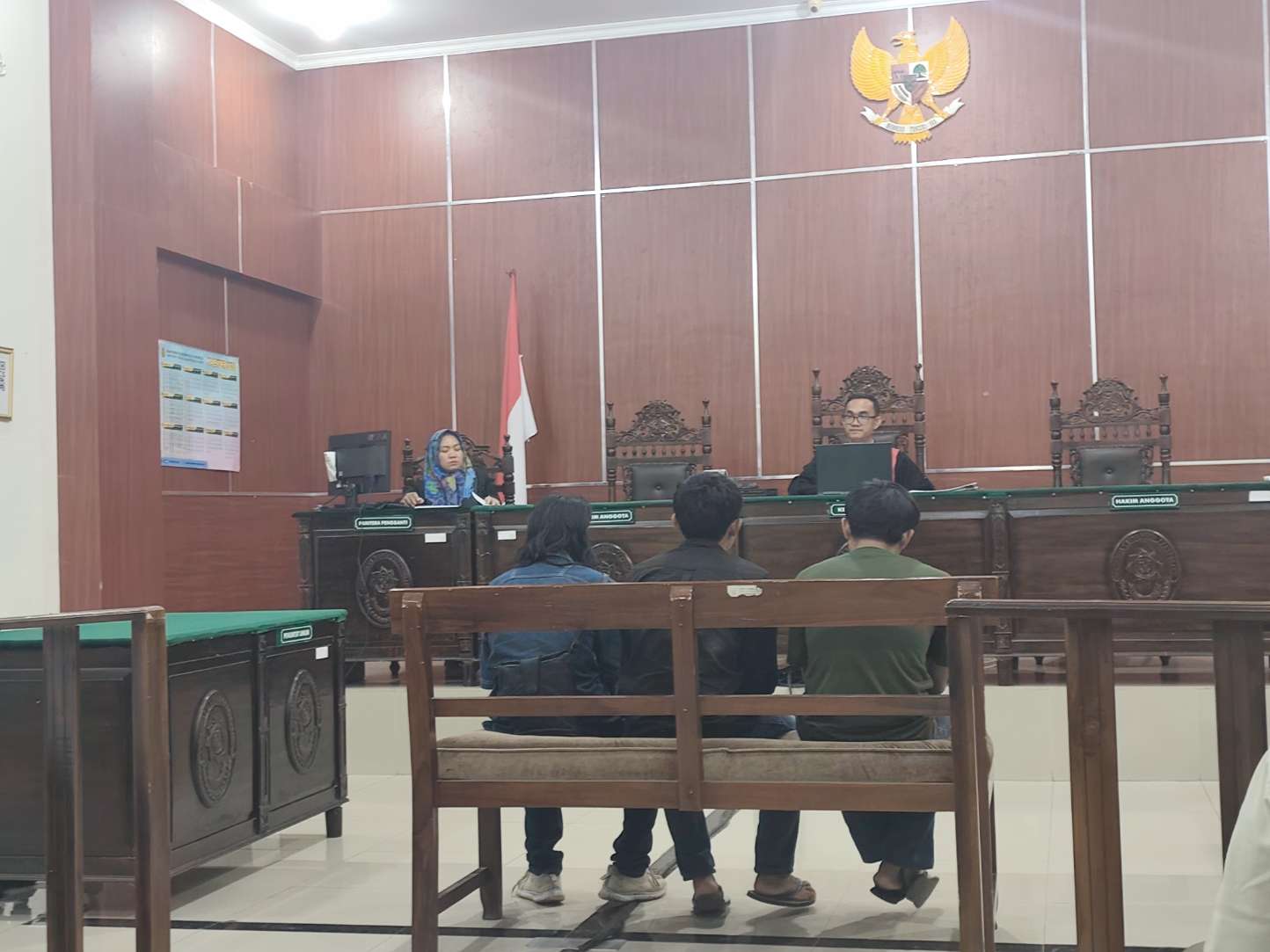 Tiga Pelaku Pembuang Sampah di Bahu Jalan Amd Lintas Timur Pandeglang Jalani Sidang di PN 