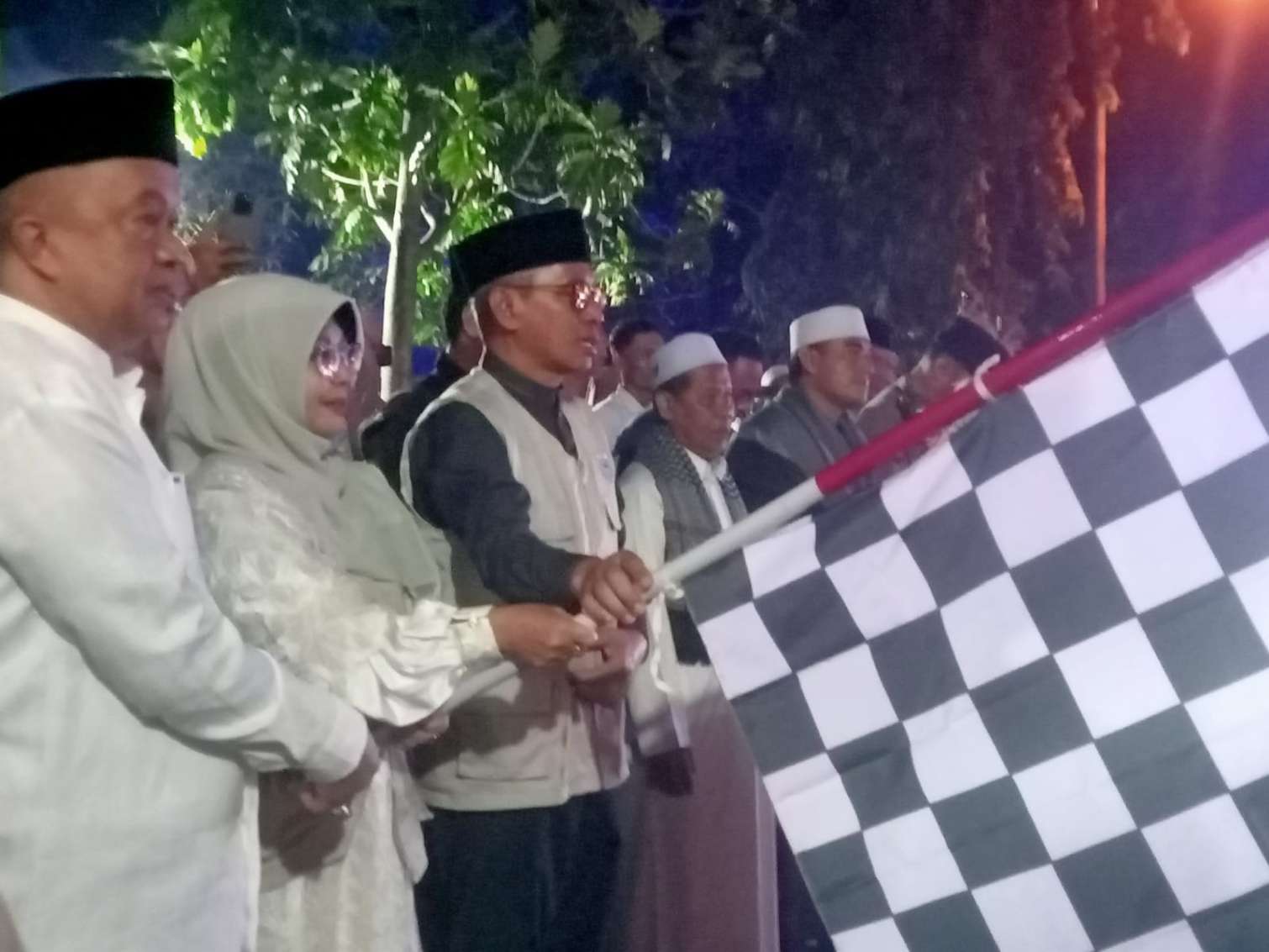 Bupati Dewi Setiani Lepas 391 Calhaj Pandeglang, Pesan Jaga Nama Baik Daerah