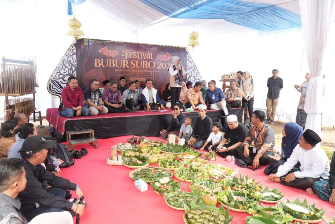 Peringati 10 Muharam, Warga Desa Bandung Gelar Festival Bubur Suro