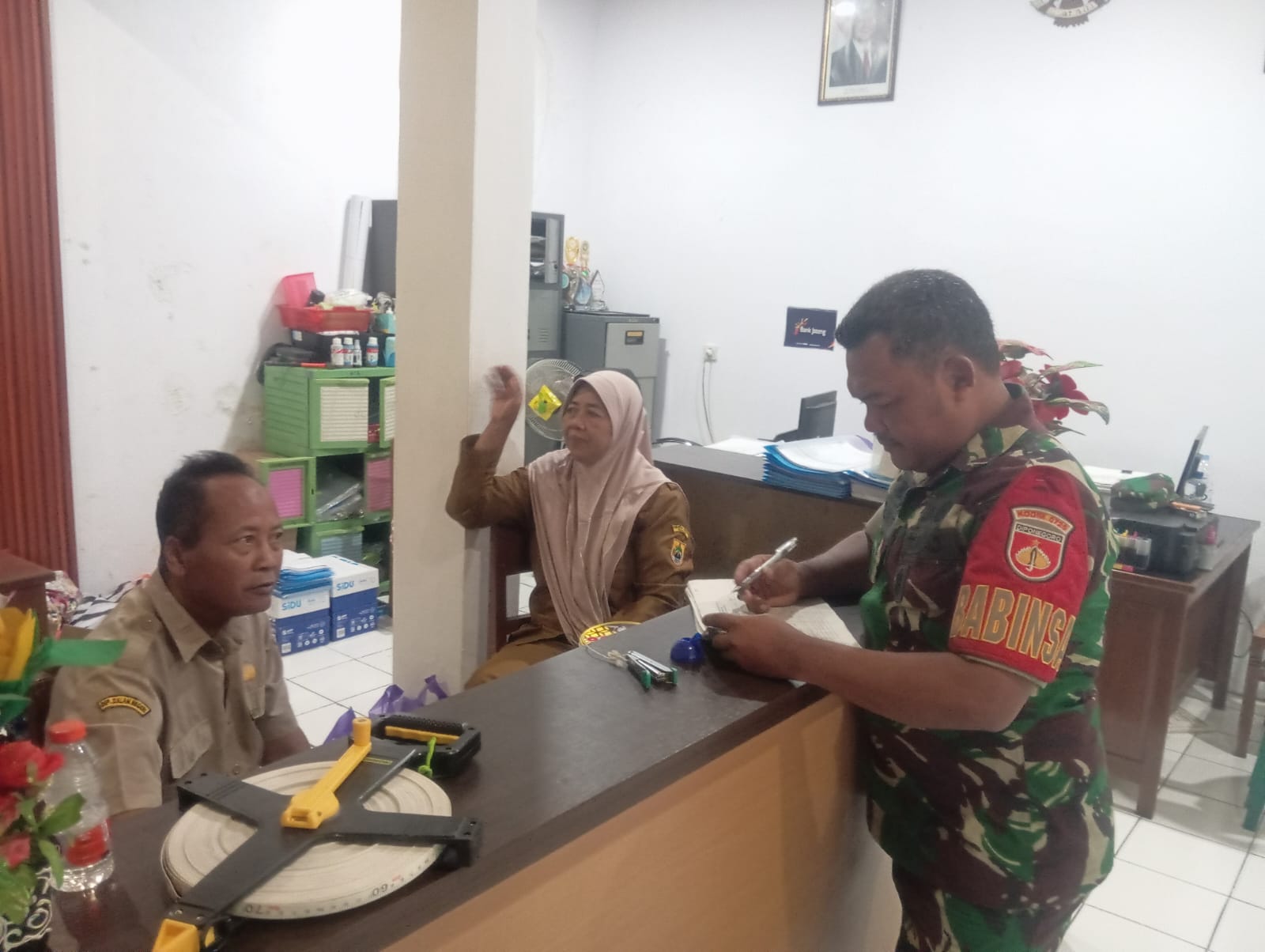 Sinergi Tanpa Batas, Babinsa dan Pemdes Peleman Berburu Data Valid Demi Kesejahteraan Warga
