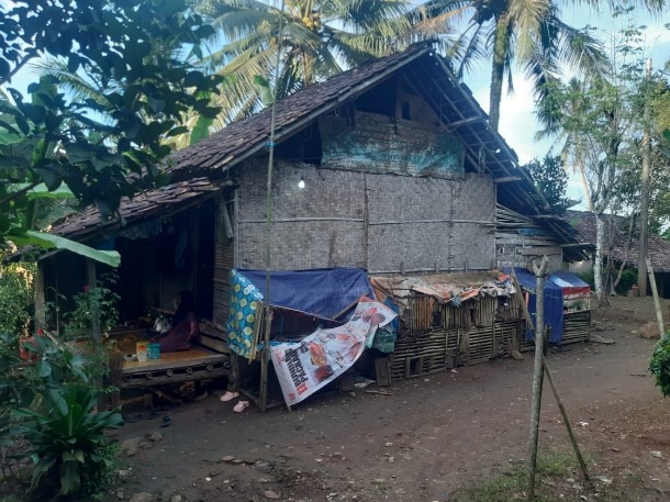 Bertahan di Rumah Reot Bertahun-tahun, Keluarga Bapak Yadi di Koroncong Pandeglang Sangat Membutuhkan Uluran Tangan