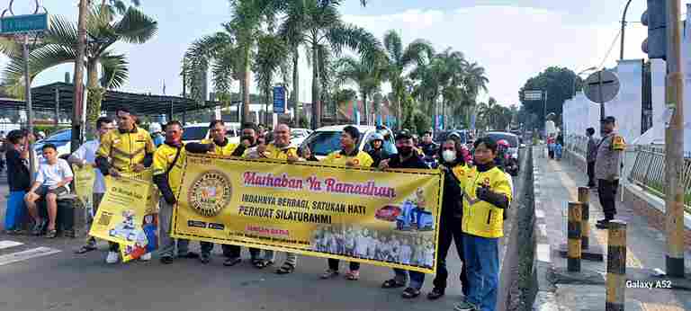 Berkah Ramadhan, Maxim Pandeglang Community Bagikan Takjil dan Buka