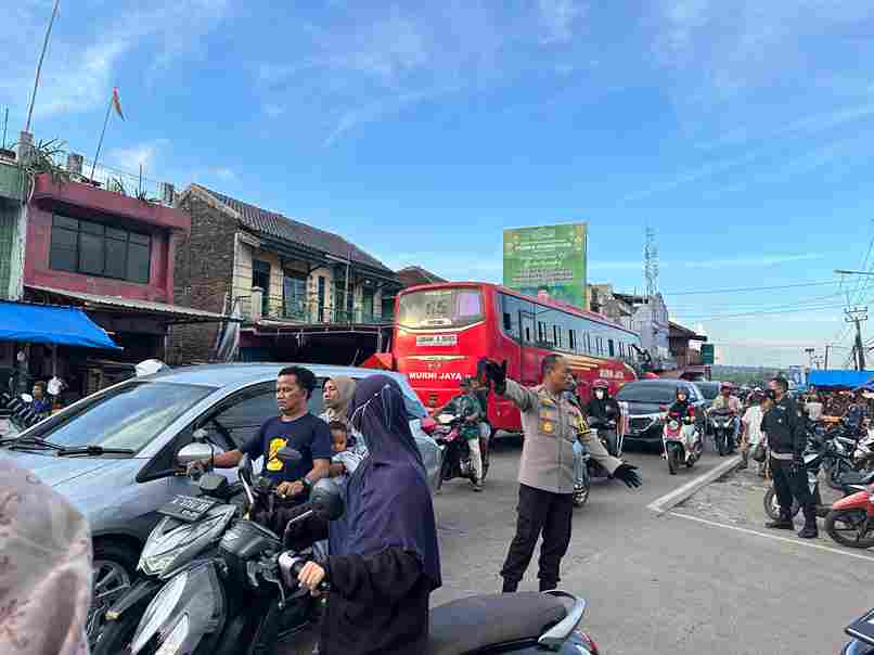 Jelang H-2 Lebaran, Kapolres Pandeglang Turun Langsung Atur Arus Lalin