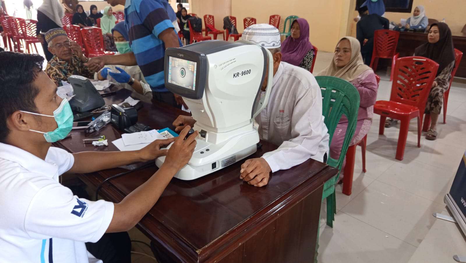 Ratusan Warga Antusias Ikuti Operasi Katarak Gratis
