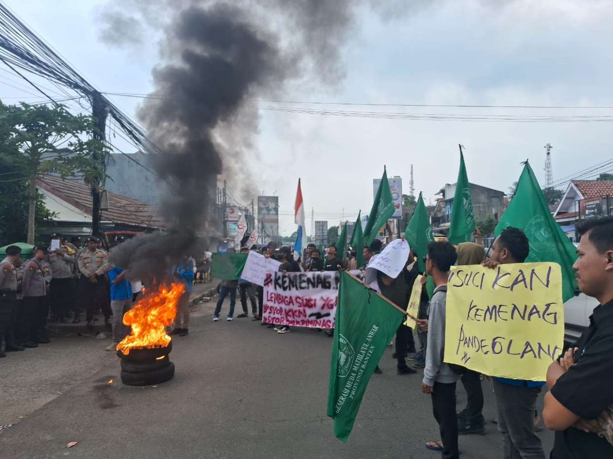 KNPI, GEM-MA dan HIMMA Gelar Aksi Demontrasi di Kemenag Pandeglang