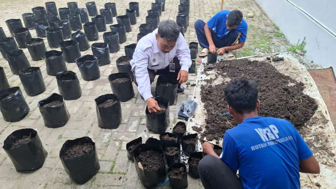 Dukung Ketahanan Pangan, WBP Rutan Kelas IIB Pandeglang Siapkan Media Tanam 